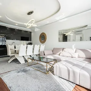 Kiraly 44 Luxury With Free Parking דירה
